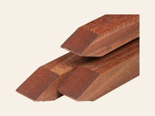 Angelim vermelho hardhout paal geschaafd, gepunt, ronde hoeken